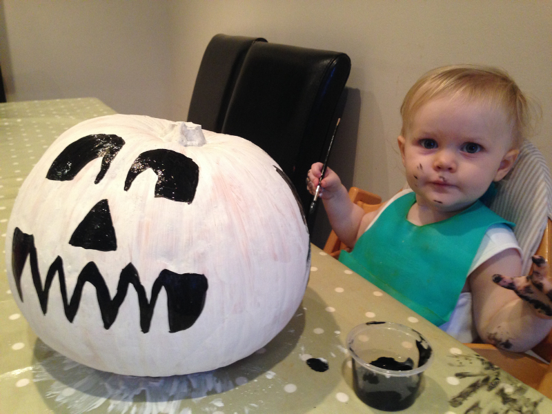 Pumpkin Painting for kids and toddlers rooomy magazine