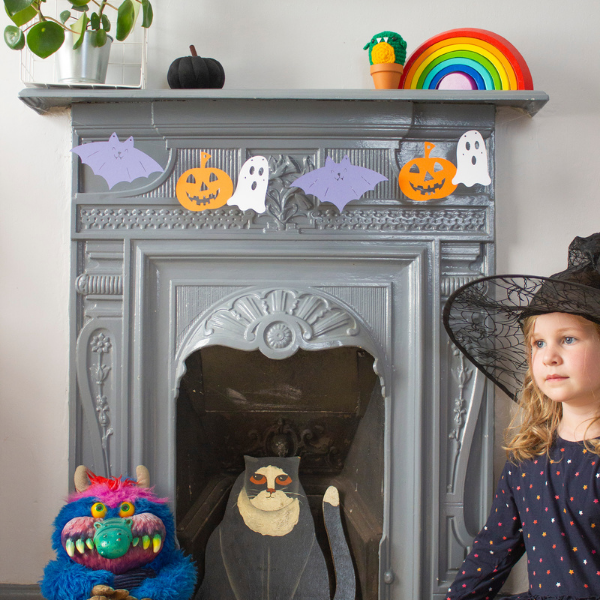 Halloween garland from Nelly's Treasures for kids bedrooms